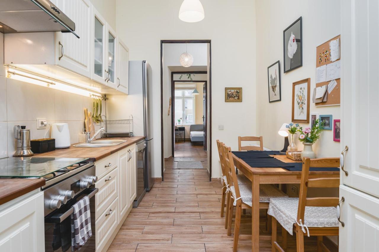 Homely 4 Bedroom Apartment - Old Town - By Upstairs Cracovia Exterior foto