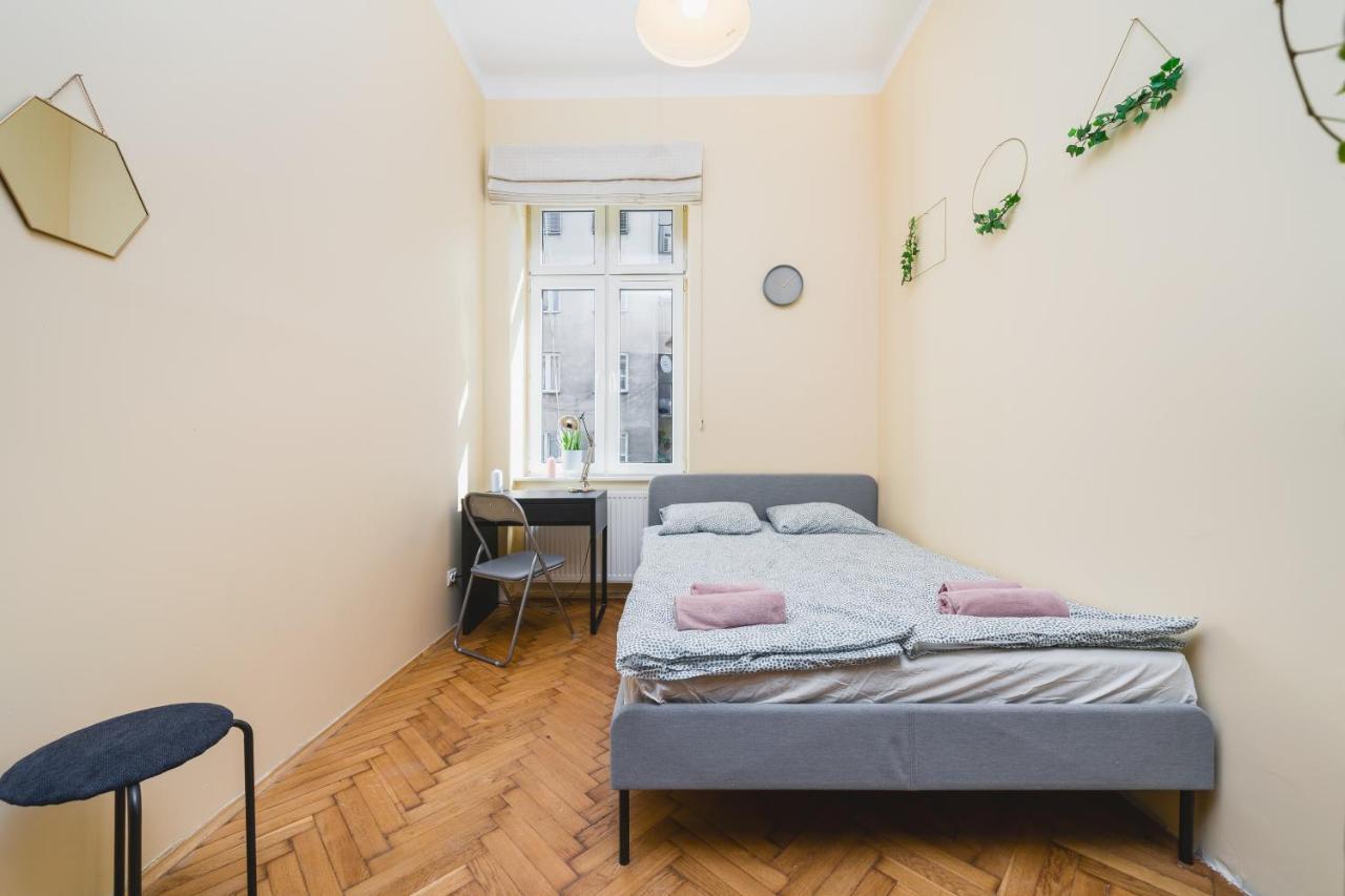 Homely 4 Bedroom Apartment - Old Town - By Upstairs Cracovia Exterior foto
