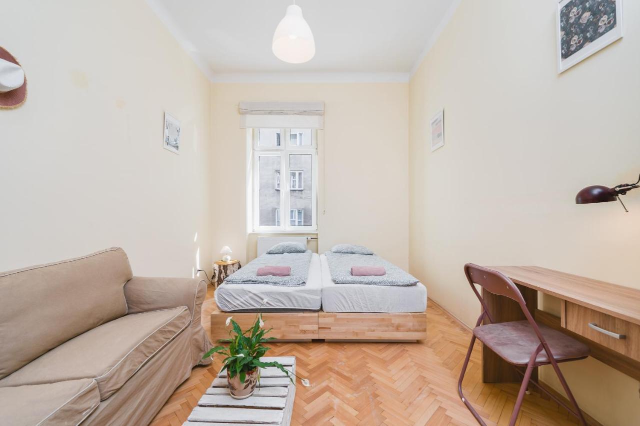 Homely 4 Bedroom Apartment - Old Town - By Upstairs Cracovia Exterior foto