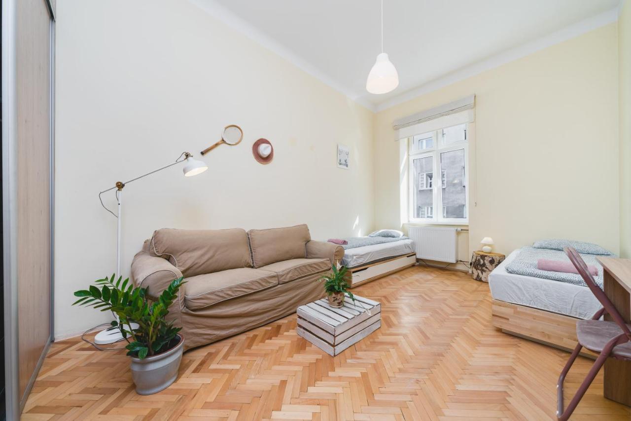 Homely 4 Bedroom Apartment - Old Town - By Upstairs Cracovia Exterior foto