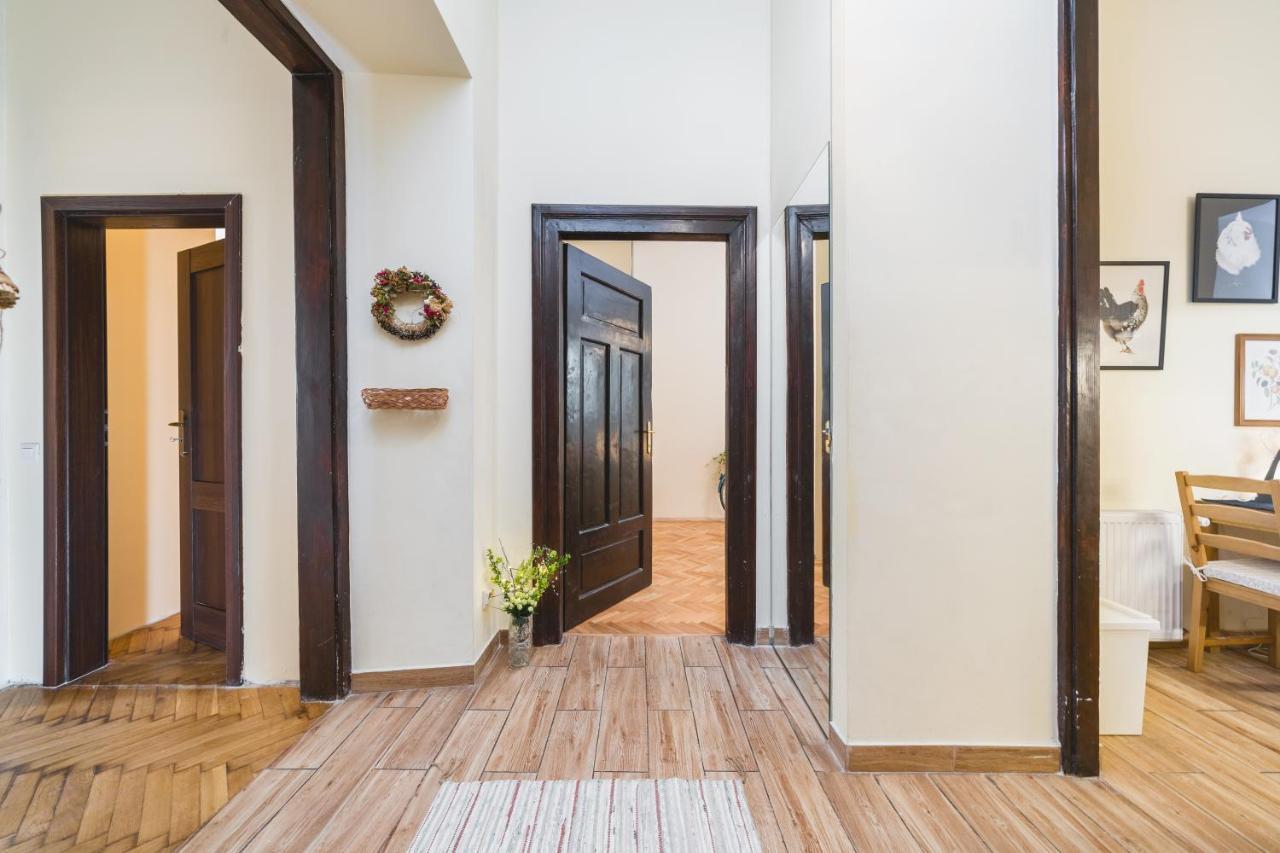 Homely 4 Bedroom Apartment - Old Town - By Upstairs Cracovia Exterior foto