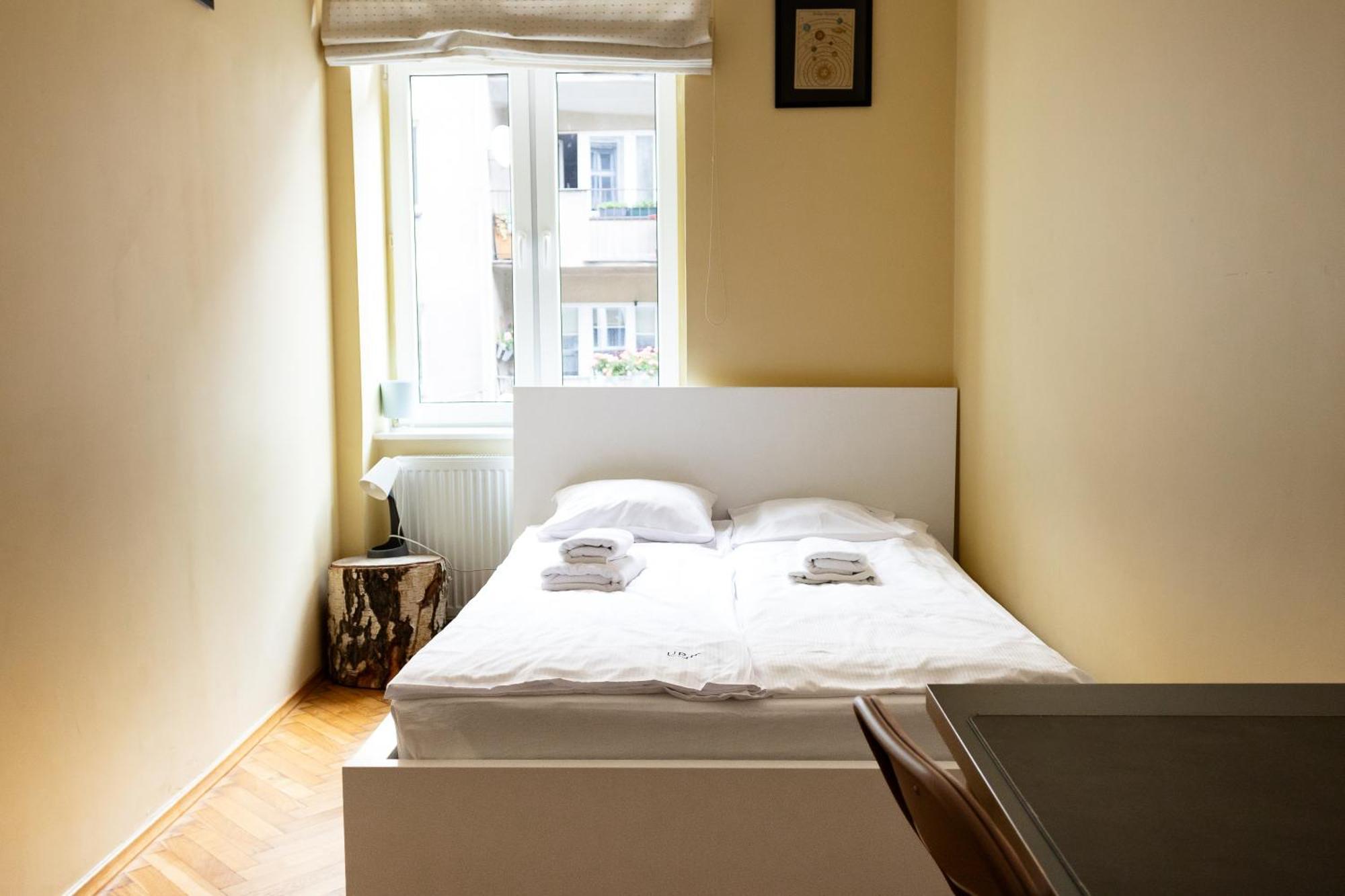Homely 4 Bedroom Apartment - Old Town - By Upstairs Cracovia Exterior foto