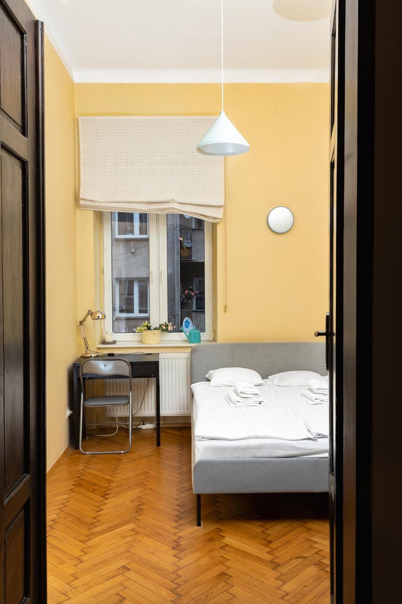Homely 4 Bedroom Apartment - Old Town - By Upstairs Cracovia Exterior foto