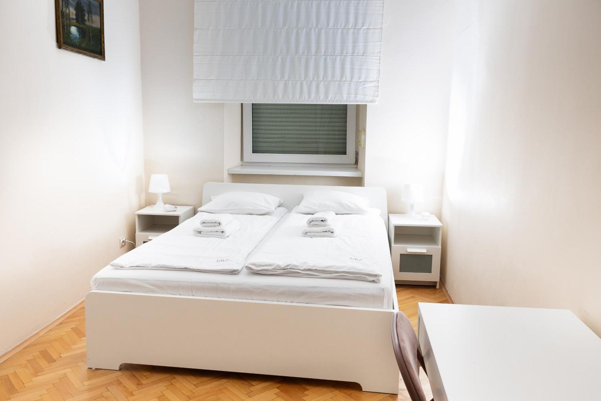 Homely 4 Bedroom Apartment - Old Town - By Upstairs Cracovia Exterior foto
